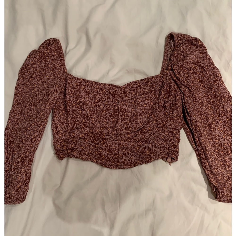 Aritzia Wilfred patterned long sleeve crop top